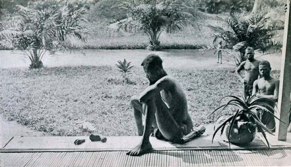 congolese-man-with-daughters-hand-and-foot
